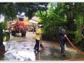 ปฏิบัติภารกิจล้างทำความสะอาดบ้านและที่พักอาศัยของประชาชนฯ Image 1